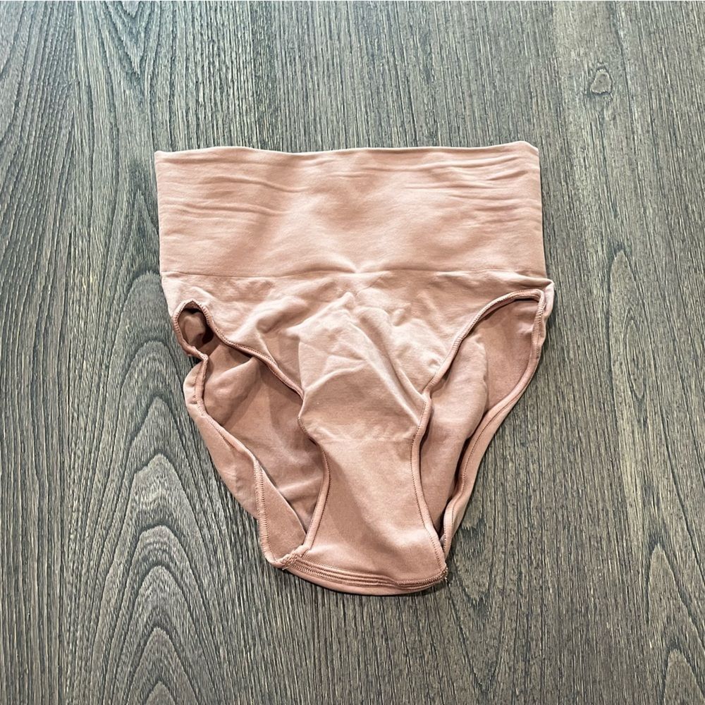 NWOT Skims Core Control Brief - Size S/M